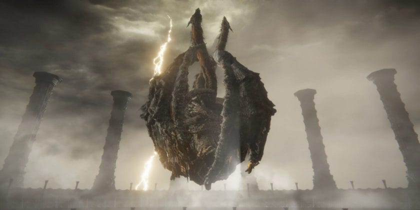 Dragonlord Placidusax, trùm bí mật của Elden Ring.  Nó được đại diện bởi một con rồng xoăn dưới dạng một quả bóng nổi.  Đấu trường có những cột cao, đầy khói và vị trí khá khuất.  Ngoài ra còn có tia sét từ trên trời rơi xuống, vượt ra ngoài giới hạn của đấu trường.