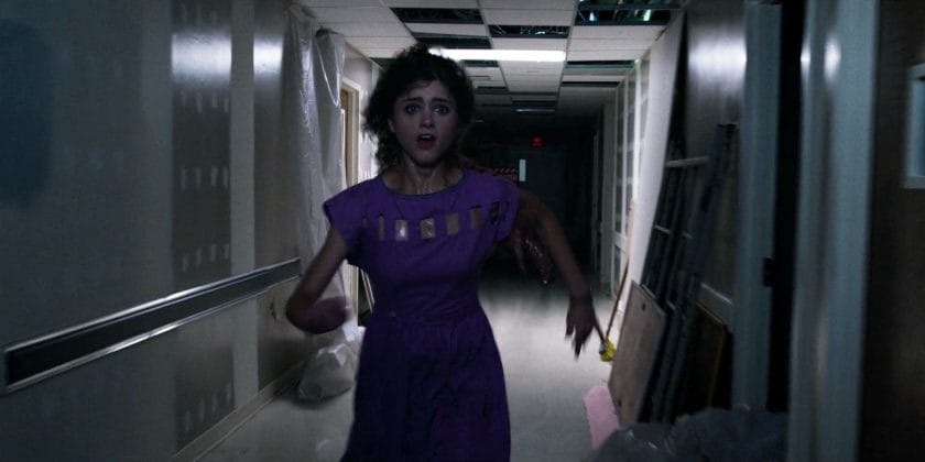 Stranger Things mùa 3 tập 6 Nancy bị quái vật truy lùng trong bệnh viện
