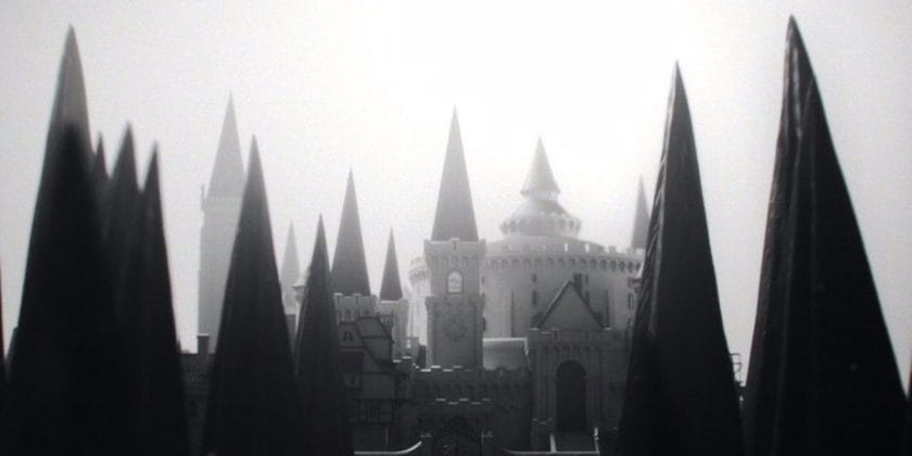 Black and white image of Ilvermorny, an American school of magic and magic.