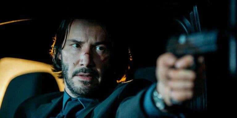 Keanu Reeves pointing a gun in John Wick.