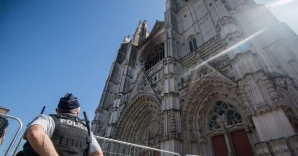 Fire in the cathedral of Nantes : the volunteer goes to confession and is arrested