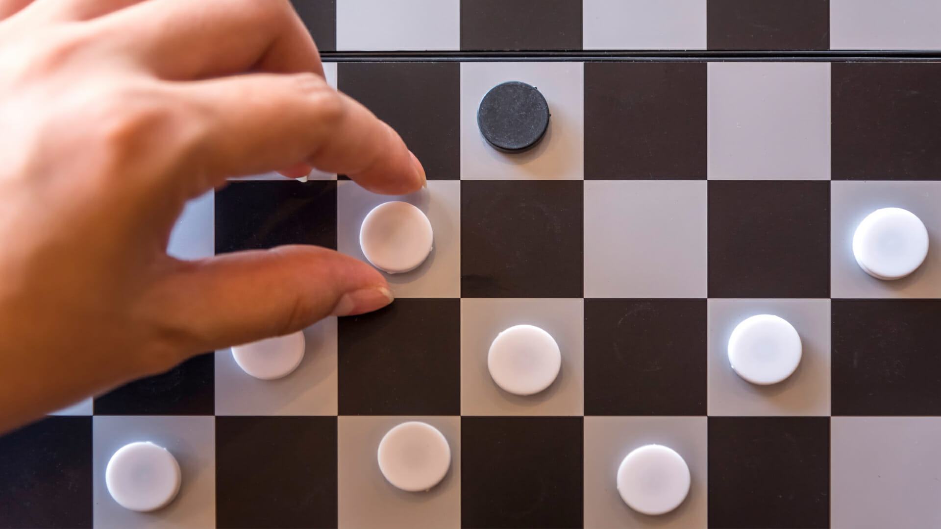 Mind-bending checker board optical illusion baffles the internet - so what do you see?