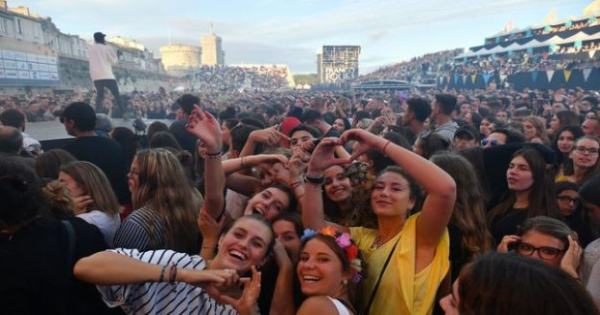 Places reduced, masks... How festivals organize themselves to save their summer