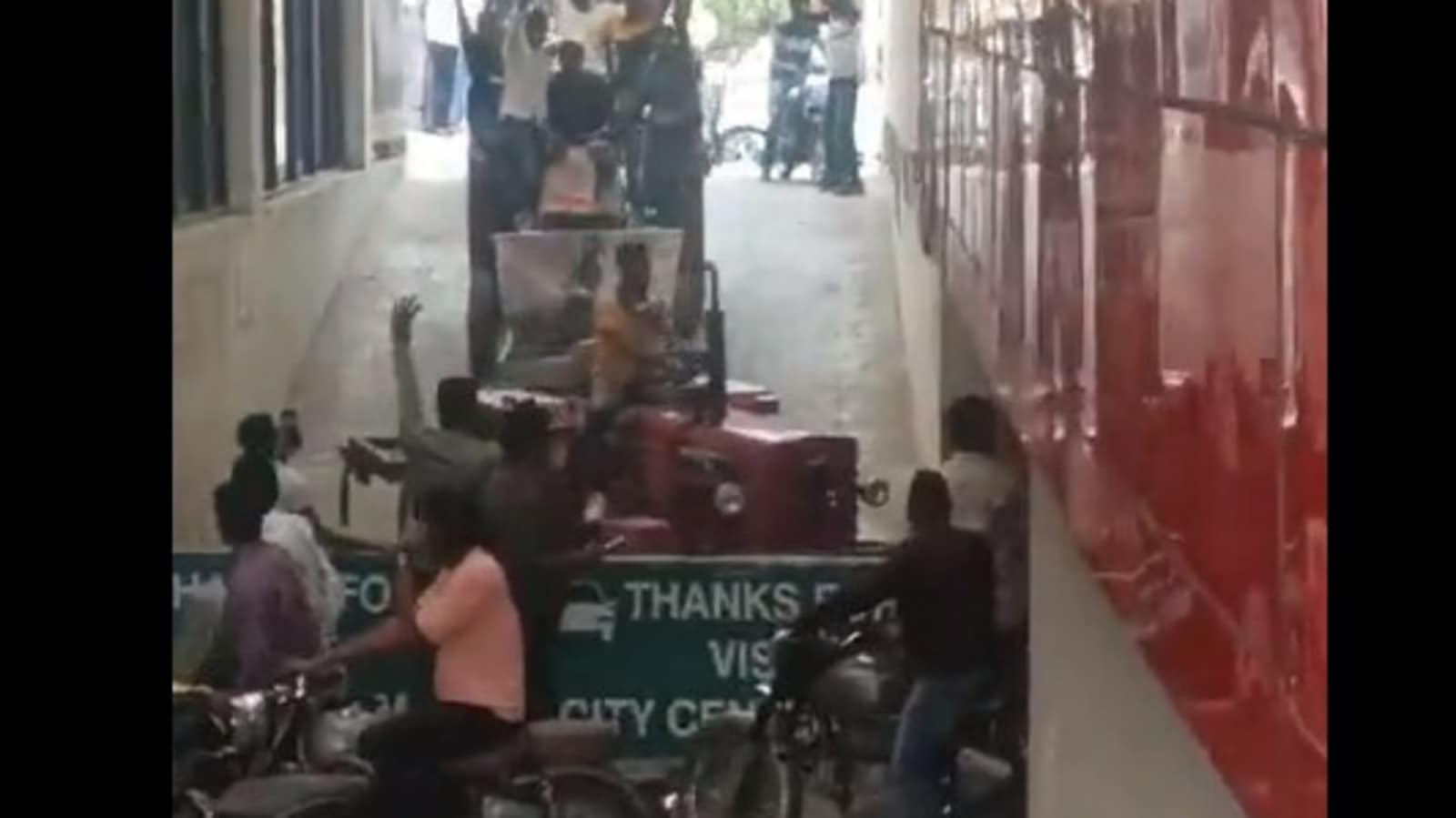 Anand Mahindra shares video of fans arriving on tractors to watch Gadar 2