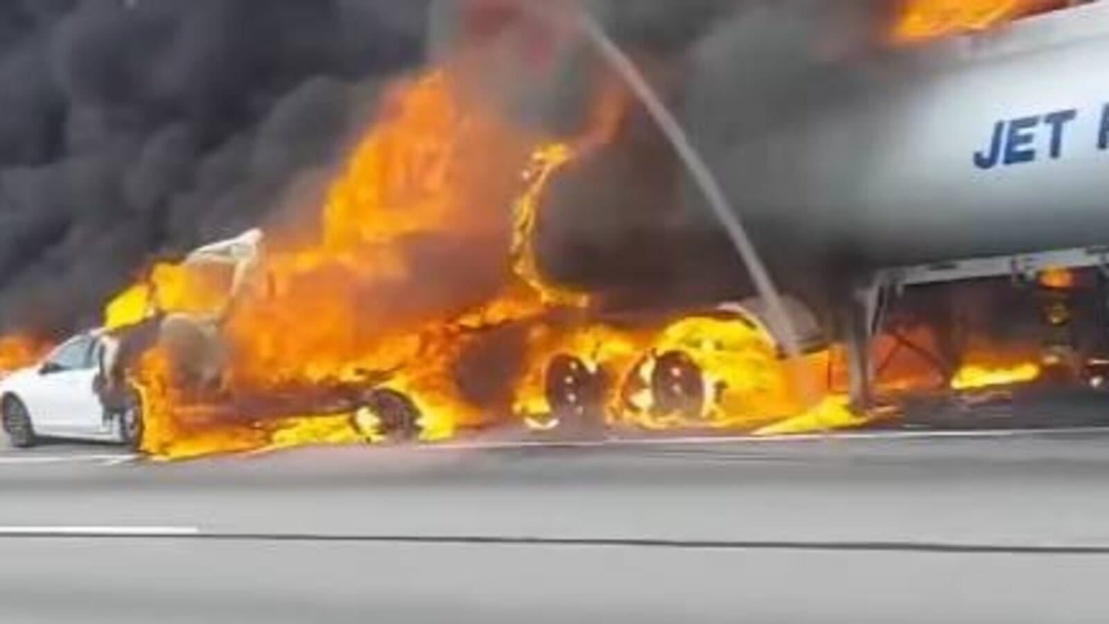 Horrible crash between truck carrying ‘jet fuel’ and cars causes huge fire on Pennsylvania Turnpike highway- Watch