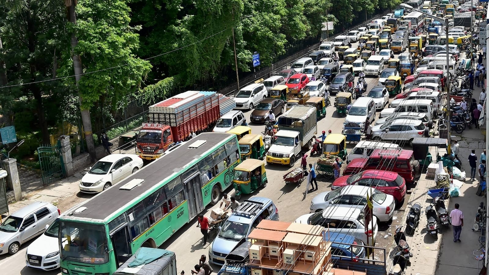 Woman tweets how Bengaluru traffic jam might help you find love