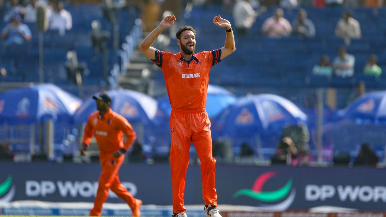 Zomato honours Netherlands cricketer Paul van Meekeren who worked for Uber Eats to brave winter months