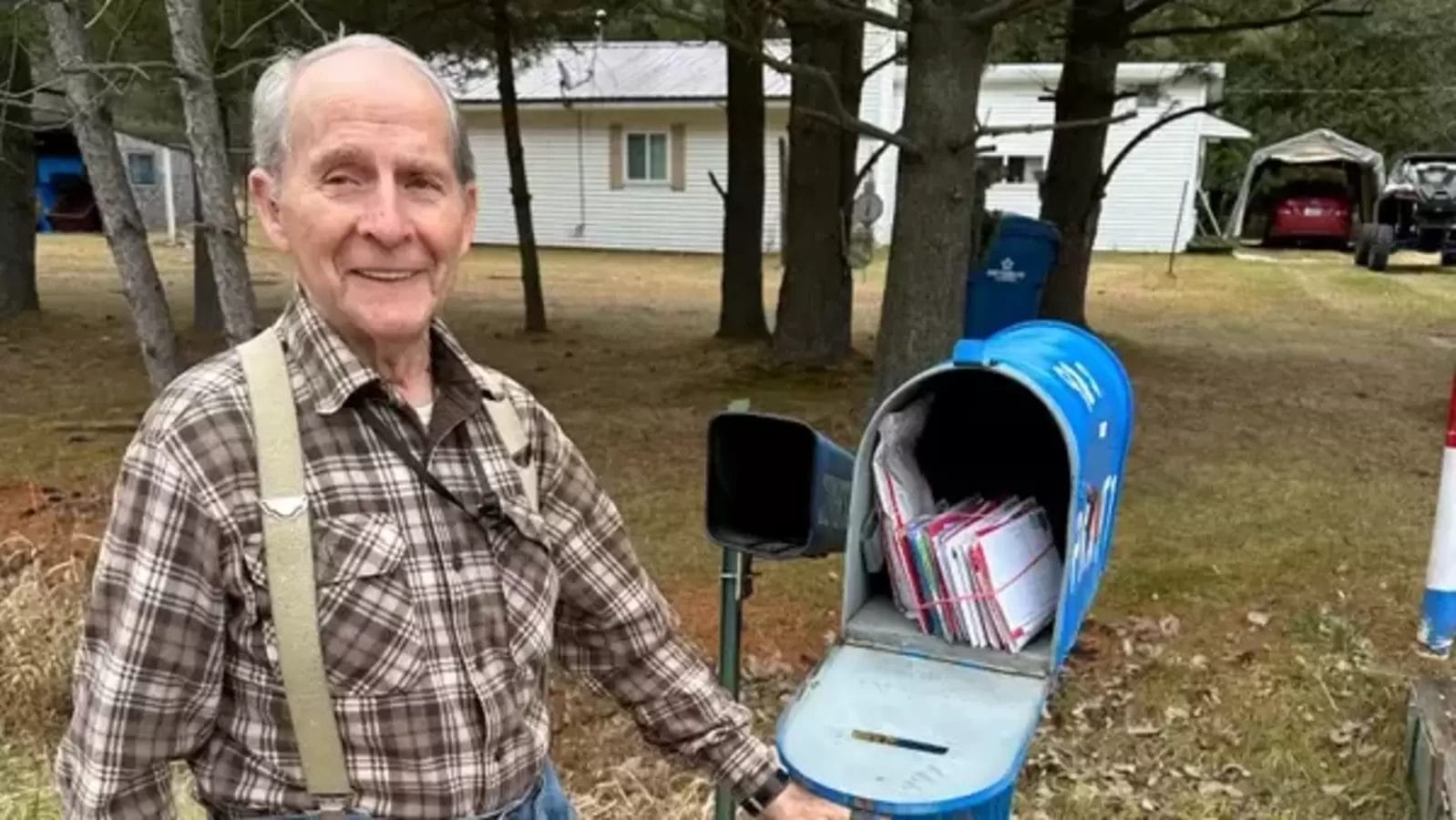 93-year-old veteran's wish for Christmas cards warms hearts worldwide - See how many he got