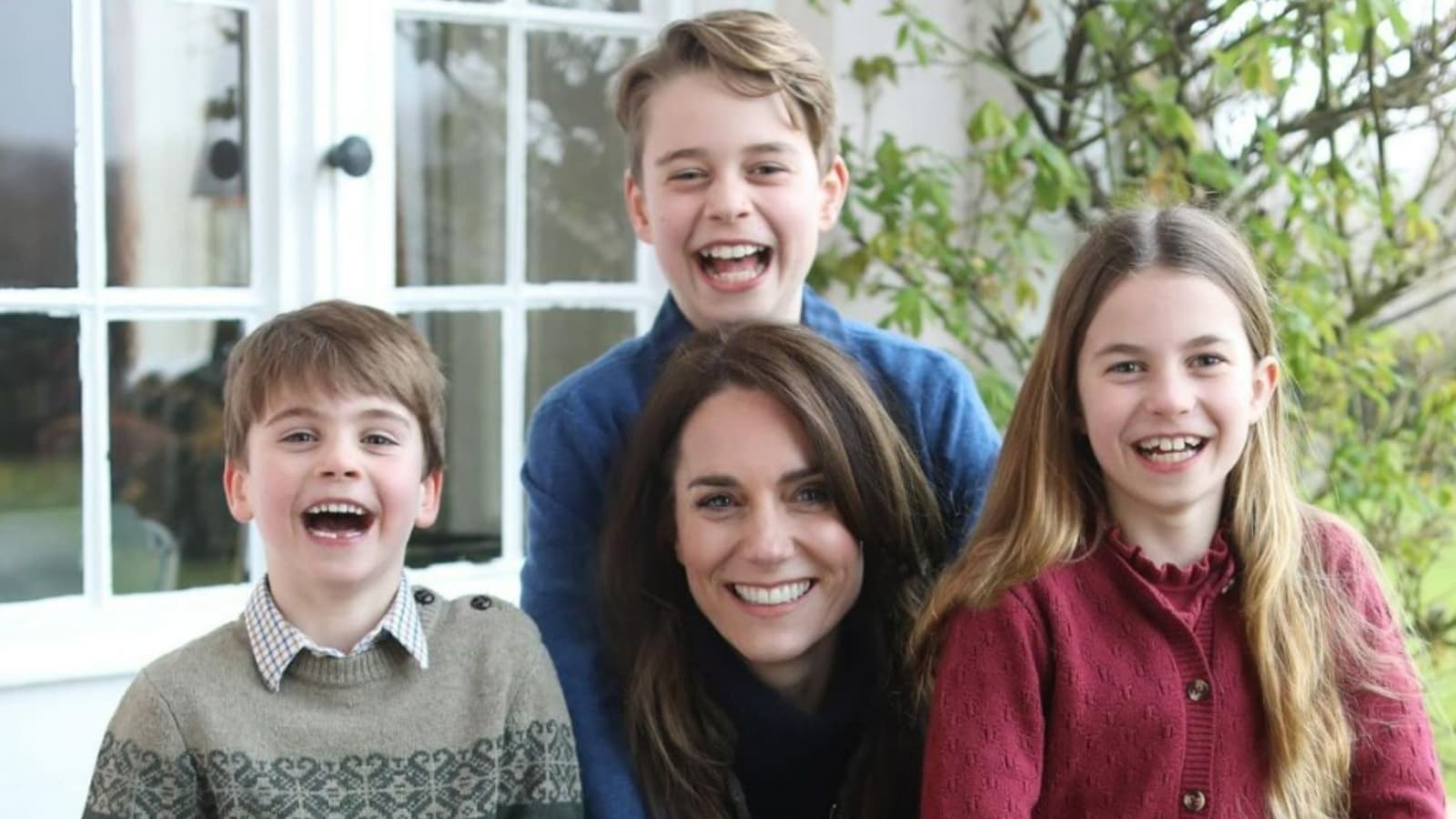 7 signs that suggest Kate Middleton’s Mother’s Day family picture ‘clicked’ by Prince William was edited