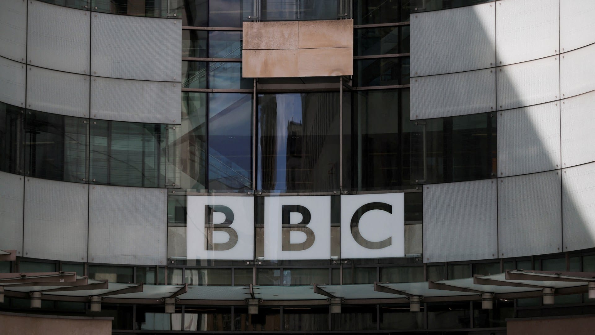 Final warning for BBC iPlayer users to watch downloaded shows now as app will close TOMORROW