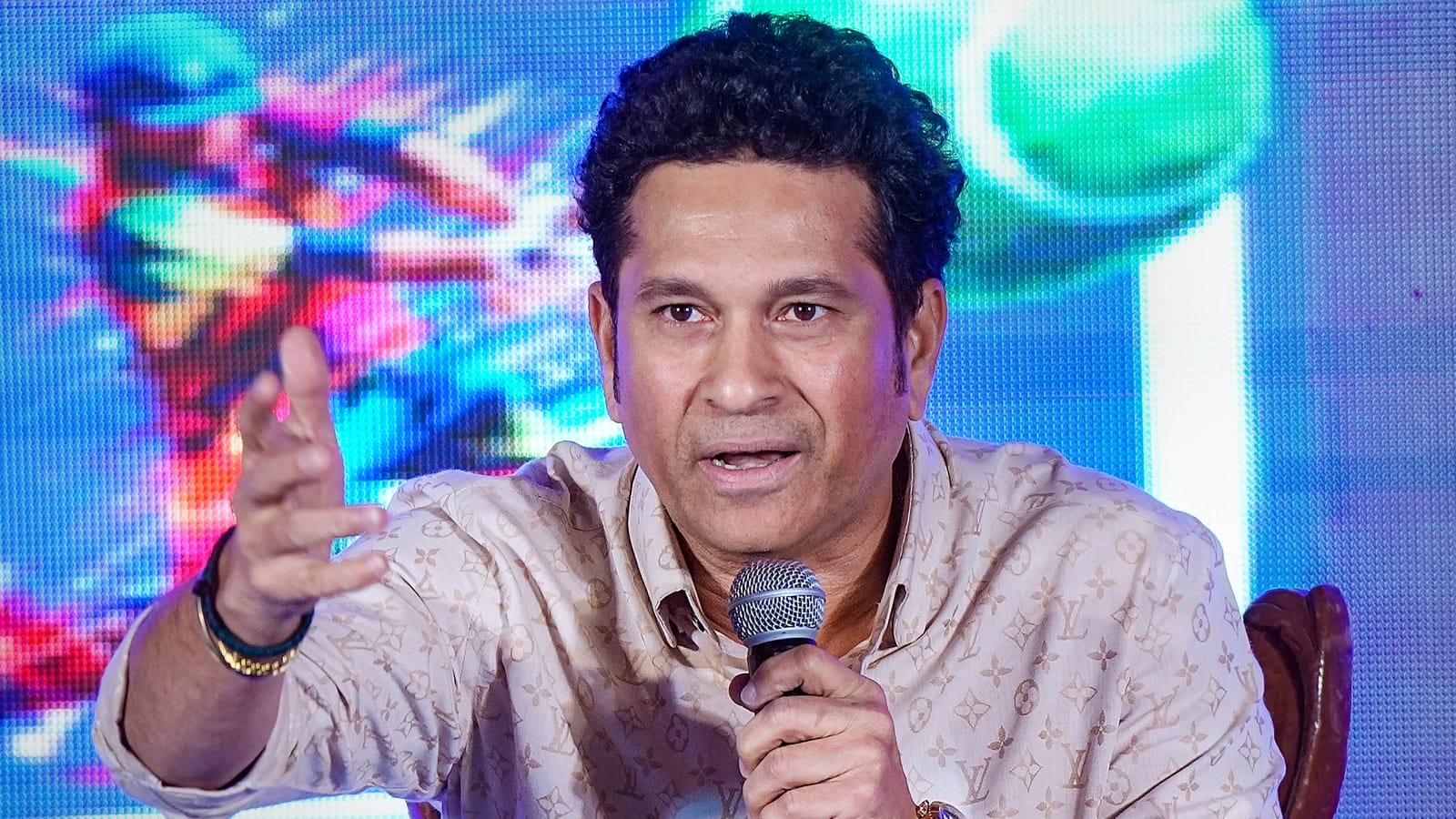 Sachin Tendulkar joins ‘Click here’ trend on April Fools' Day. What cricket icon said