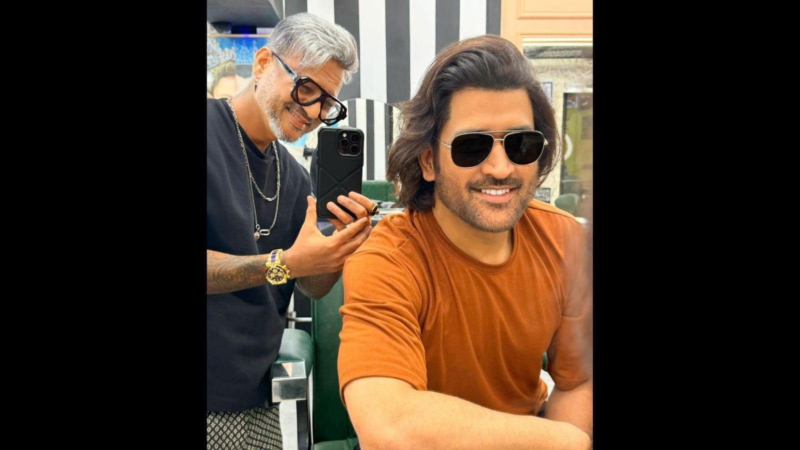 MS Dhoni flaunts new hairdo with celebrity hairstylist Aalim Hakim. Internet hearts it