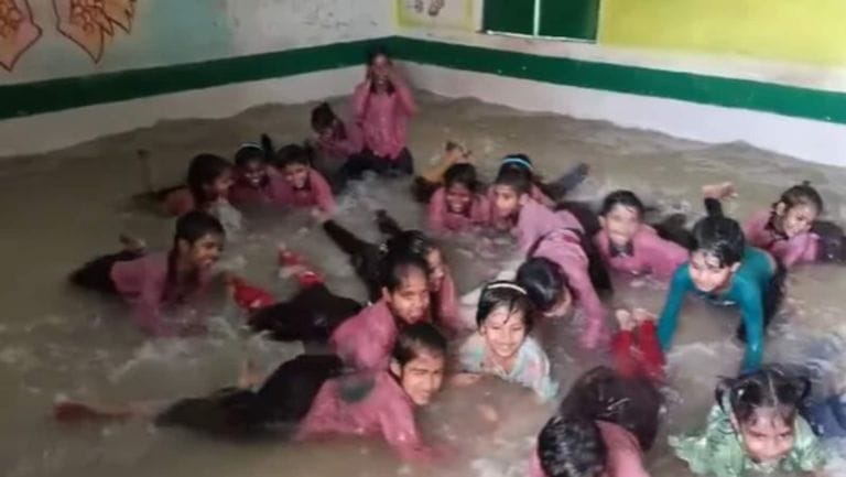 UP school teachers build an artificial pool in class, students rejoice. Watch viral video
