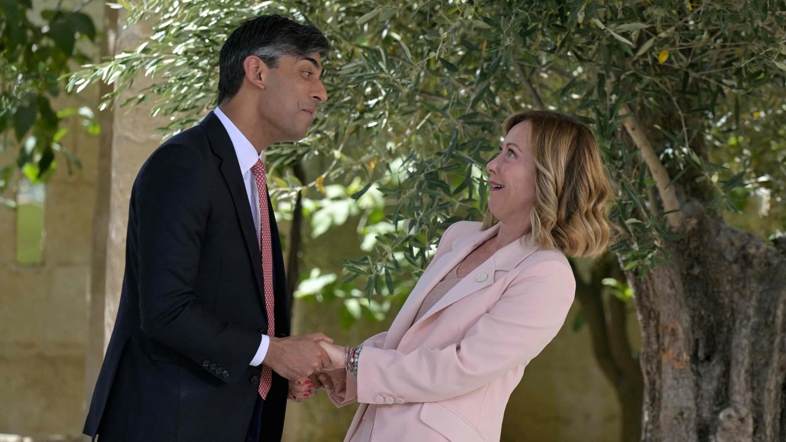 Rishi Sunak’s awkward hug-and-kiss moment with Italy PM Giorgia Meloni is viral: ‘Smelly breath energy’