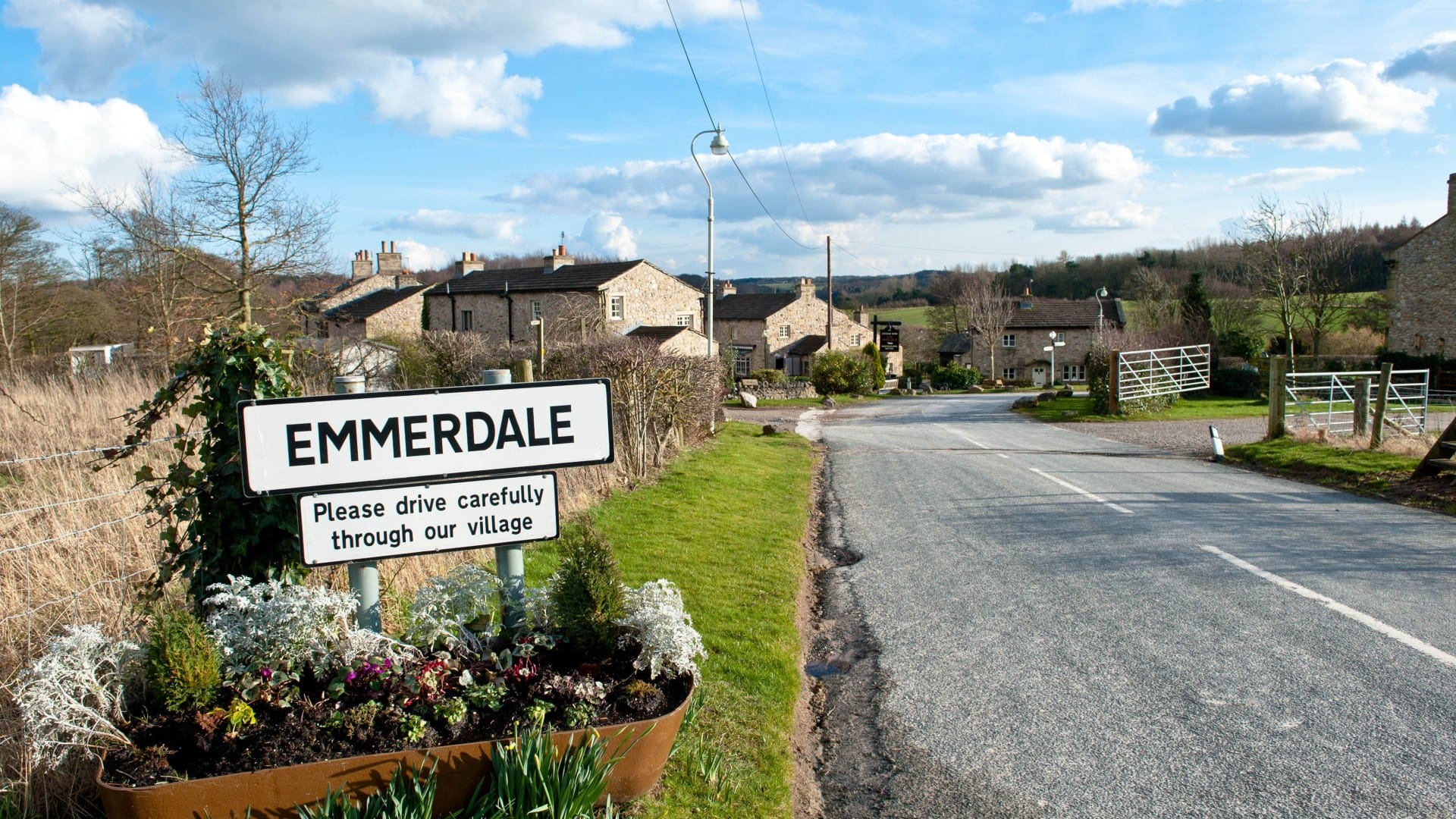 Emmerdale star rushed to hospital after on-set accident as knife scene goes wrong