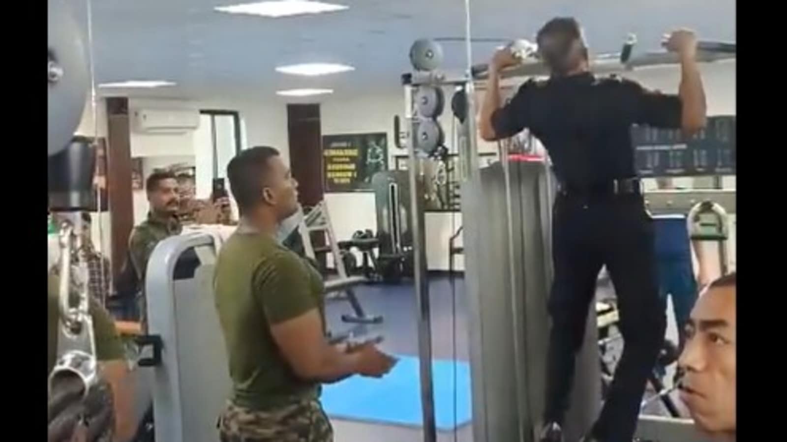 Major General stuns with 25 pull-ups in 60 seconds, internet applauds. Watch